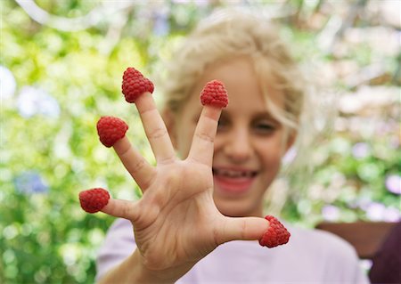 raspberry fingers - Girl with Raspberries on her Fingers Stock Photo - Premium Royalty-Free, Code: 600-00866620