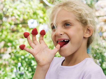 raspberry fingers - Girl Eating Raspberries on her Fingers Stock Photo - Premium Royalty-Free, Code: 600-00866621