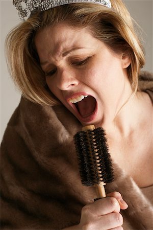 Woman Dressed Up, Singing Into Hair Brush Stock Photo - Premium Royalty-Free, Code: 600-00866739