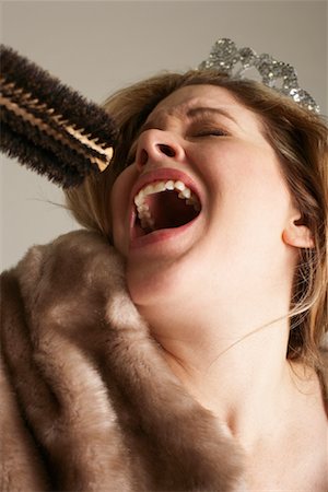 sing into brush - Woman Dressed Up, Singing Into Hair Brush Stock Photo - Premium Royalty-Free, Code: 600-00866740