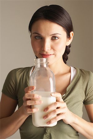 simsearch:600-00845951,k - Woman Drinking Milk Foto de stock - Sin royalties Premium, Código: 600-00866778