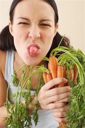 simsearch:600-00846113,k - Woman Holding Carrots Foto de stock - Sin royalties Premium, Código: 600-00866848