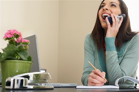 Femme travaillant à domicile Photographie de stock - Premium Libres de Droits, Code: 600-00909549