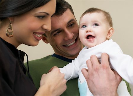 simsearch:600-00909565,k - Portrait de Parents avec bébé Photographie de stock - Premium Libres de Droits, Code: 600-00909569