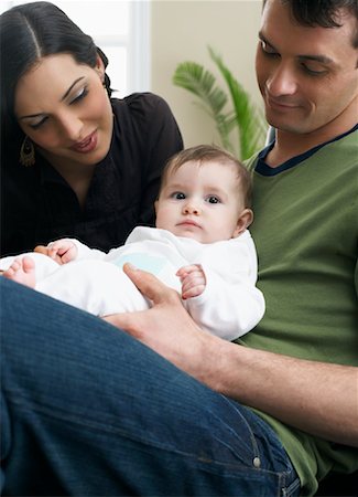 simsearch:600-00909565,k - Portrait de Parents avec bébé Photographie de stock - Premium Libres de Droits, Code: 600-00909573