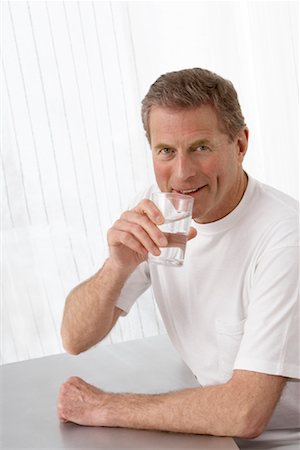 simsearch:693-03305464,k - Portrait of Man With Glass of Water Stock Photo - Premium Royalty-Free, Code: 600-00917016