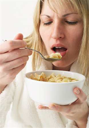 simsearch:600-00917420,k - Woman Eating Chicken Noodle Soup Foto de stock - Sin royalties Premium, Código: 600-00917303