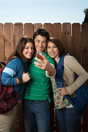 simsearch:400-06204445,k - Friends Taking Picture Foto de stock - Royalty Free Premium, Número: 600-00917757