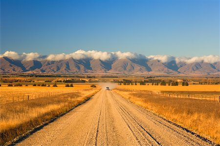 ranfurly - Car on Road to Mountains, Ranfurly, Otago, South Island, New Zealand Foto de stock - Sin royalties Premium, Código: 600-00917951