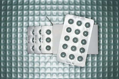 Pills in Blister Packs Stock Photo - Premium Royalty-Free, Code: 600-00918172