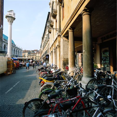 Row of Bicycles, Vicenza, Italy Stock Photo - Premium Royalty-Free, Code: 600-00910456