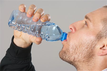 satisfied (thirst) - Man Drinking Water Foto de stock - Sin royalties Premium, Código: 600-00911305