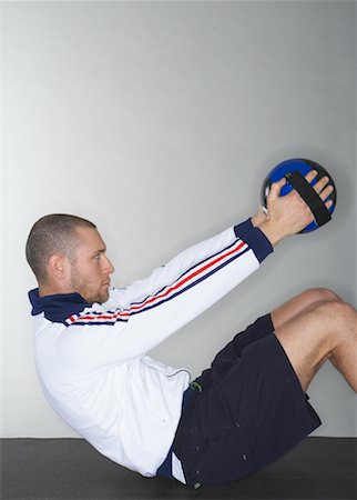 pelota medicinal - Man Using Medicine Ball Foto de stock - Sin royalties Premium, Código: 600-00911315