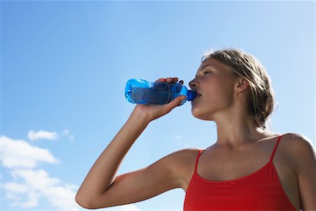 satisfied (thirst) - Woman Drinking Water Outdoors Foto de stock - Sin royalties Premium, Código: 600-00912021