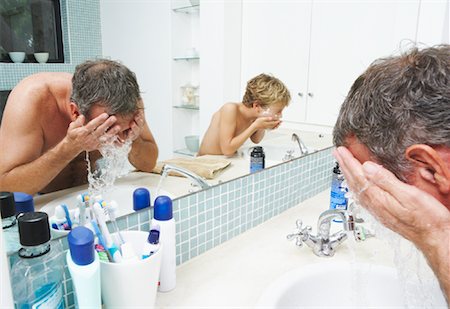 simsearch:640-02770419,k - Father Shaving with Son Stock Photo - Premium Royalty-Free, Code: 600-00934212