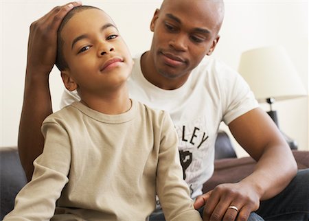 Father and Son at Home Foto de stock - Sin royalties Premium, Código: 600-00934272