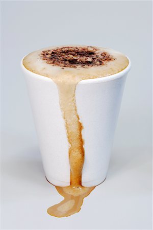 poliestireno - Cappuccino in Styrofoam Cup Foto de stock - Sin royalties Premium, Código: 600-00933857