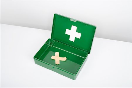 Open First Aid Box Fotografie stock - Premium Royalty-Free, Codice: 600-00933869