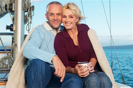 simsearch:600-01173429,k - Portrait de Couple sur le Yacht Photographie de stock - Premium Libres de Droits, Code: 600-00948234
