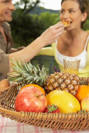 Fruit Basket With Couple in Background Stock Photo - Premium Royalty-Free, Code: 600-00948435