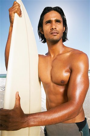 simsearch:700-00547097,k - Portrait d'homme avec planche de surf Photographie de stock - Premium Libres de Droits, Code: 600-00948496