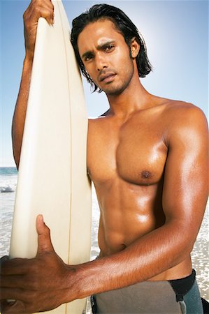 simsearch:700-00547097,k - Portrait d'homme avec planche de surf Photographie de stock - Premium Libres de Droits, Code: 600-00948497