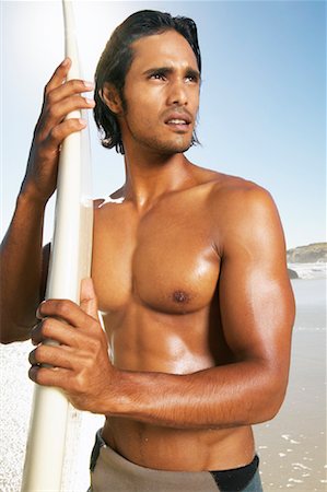 simsearch:700-00547097,k - Portrait d'homme avec planche de surf Photographie de stock - Premium Libres de Droits, Code: 600-00948498
