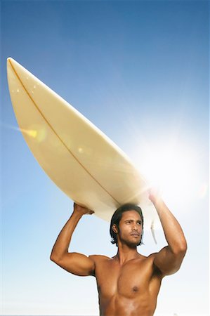 simsearch:700-00547097,k - Portrait d'homme avec planche de surf Photographie de stock - Premium Libres de Droits, Code: 600-00948504