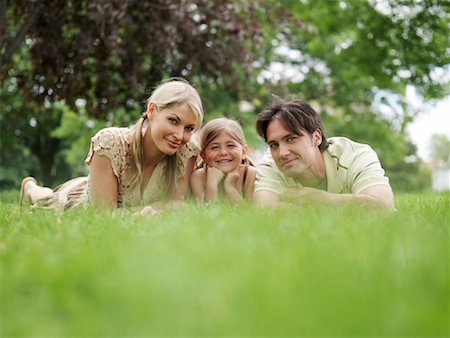 simsearch:600-00934396,k - Portrait of Family Outdoors Stock Photo - Premium Royalty-Free, Code: 600-00948619