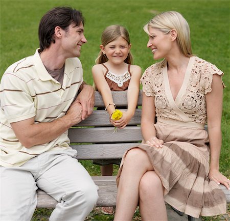 portrait of family on park bench - Portrait of Family Outdoors Stock Photo - Premium Royalty-Free, Code: 600-00948627