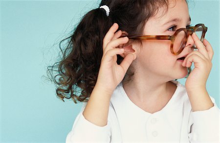 simsearch:600-00795543,k - Girl Trying on Glasses Stockbilder - Premium RF Lizenzfrei, Bildnummer: 600-00954434