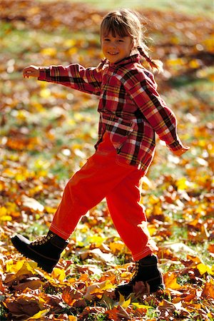 foglie d'autunno - Girl Outdoors Fotografie stock - Premium Royalty-Free, Codice: 600-00954446