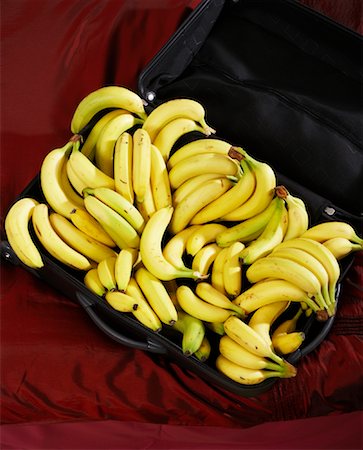 Bananas in Suitcase Stock Photo - Premium Royalty-Free, Code: 600-00954710
