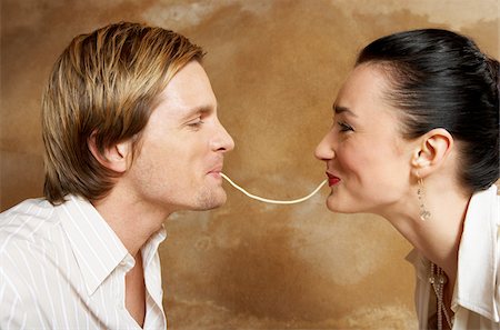 Couple Eating Pasta Foto de stock - Sin royalties Premium, Código: 600-00954749