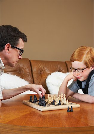 simsearch:600-00984171,k - Father and Son Playing Chess Fotografie stock - Premium Royalty-Free, Codice: 600-00984238