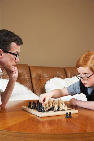 simsearch:600-00984171,k - Father and Son Playing Chess Fotografie stock - Premium Royalty-Free, Codice: 600-00984239