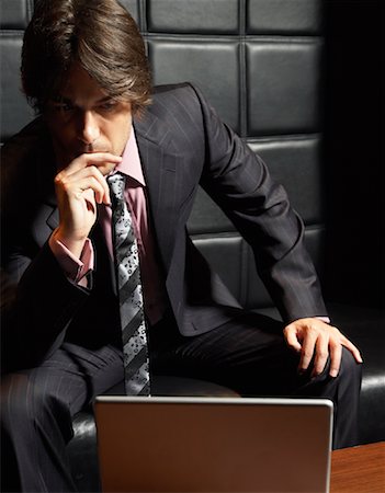 simsearch:700-01494664,k - Businessman with Laptop Computer Foto de stock - Sin royalties Premium, Código: 600-00984365