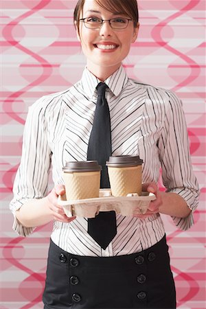 faire de la lèche - Portrait de femme tenant café Photographie de stock - Premium Libres de Droits, Code: 600-00982963