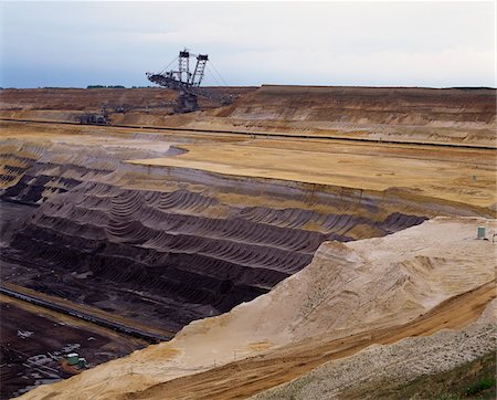 Brown Coal Excavator at Coal Mine, Germany Foto de stock - Sin royalties Premium, Código: 600-00983324