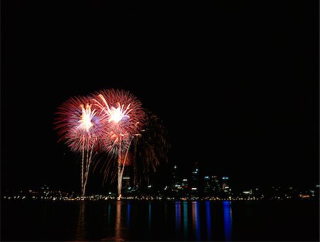 simsearch:600-05821944,k - Fireworks, Perth, Australia Photographie de stock - Premium Libres de Droits, Code: 600-00983321