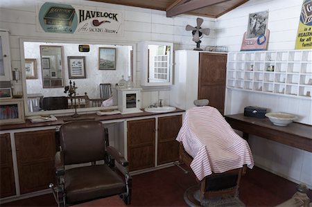 Interior of Barber Shop, Swan Hill Pioneer Settlement, Swan Hill, Victoria, Australia Foto de stock - Sin royalties Premium, Código: 600-01014612