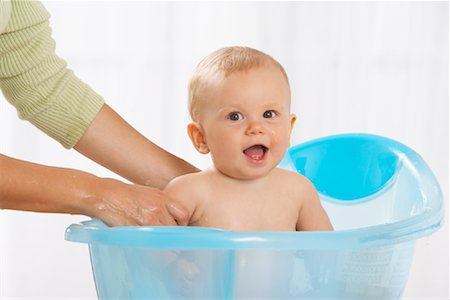 Baby Getting A Bath Stock Photo - Premium Royalty-Free, Code: 600-01015337