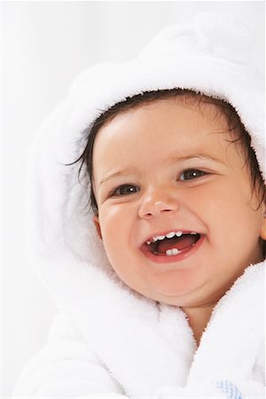 simsearch:600-01172745,k - Baby in Bathrobe Foto de stock - Royalty Free Premium, Número: 600-01015349