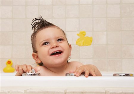 simsearch:700-00087282,k - Baby Taking Bath Foto de stock - Sin royalties Premium, Código: 600-01015363