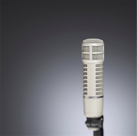 simsearch:640-02950942,k - Microphone Foto de stock - Sin royalties Premium, Código: 600-01029769