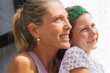 simsearch:600-01036697,k - Mother and Daughter Outdoors Foto de stock - Sin royalties Premium, Código: 600-01036647