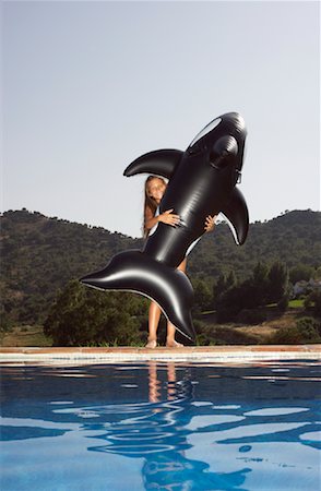 portrait of girl poolside - Jeune fille transportant la baleine gonflable Photographie de stock - Premium Libres de Droits, Code: 600-01036695