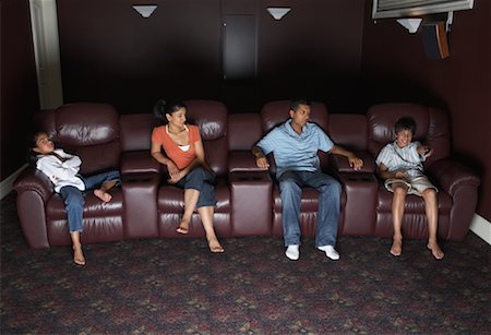 diverse families - Family Watching Television Foto de stock - Sin royalties Premium, Código: 600-01036872