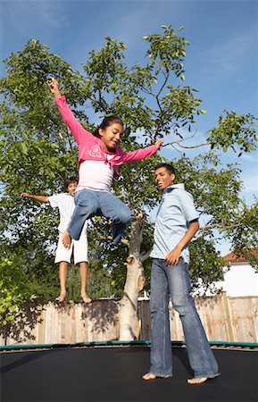 Family Jumping on Trampoline Fotografie stock - Premium Royalty-Free, Codice: 600-01036892