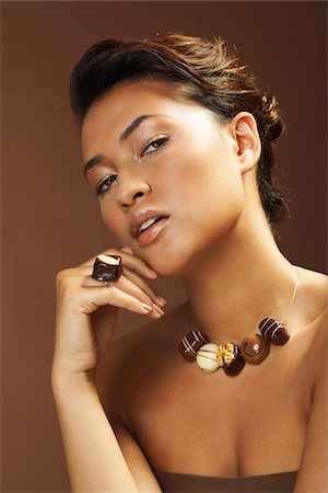 simsearch:600-01036940,k - Portrait of Woman With Chocolate Jewelry Photographie de stock - Premium Libres de Droits, Code: 600-01036920